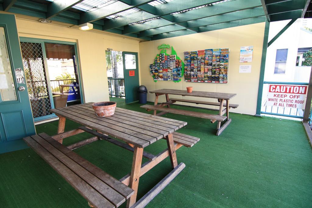 Sleeping Inn Backpackers Resort โกลด์โคสต์ ภายนอก รูปภาพ