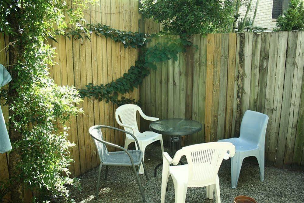 Sleeping Inn Backpackers Resort โกลด์โคสต์ ภายนอก รูปภาพ