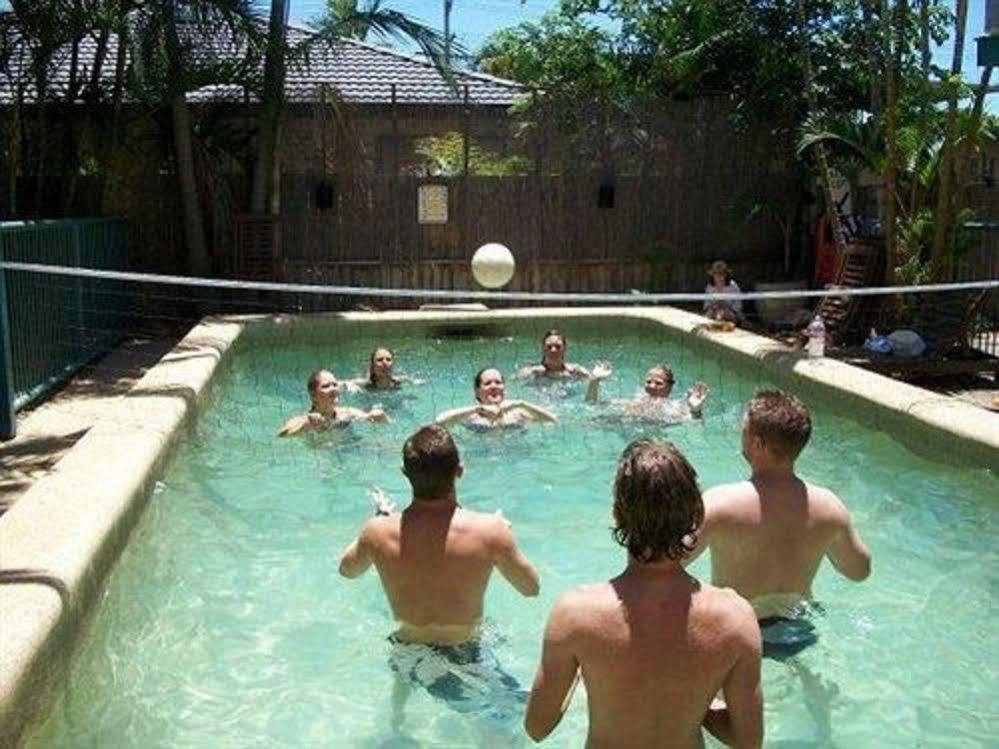 Sleeping Inn Backpackers Resort โกลด์โคสต์ ภายนอก รูปภาพ