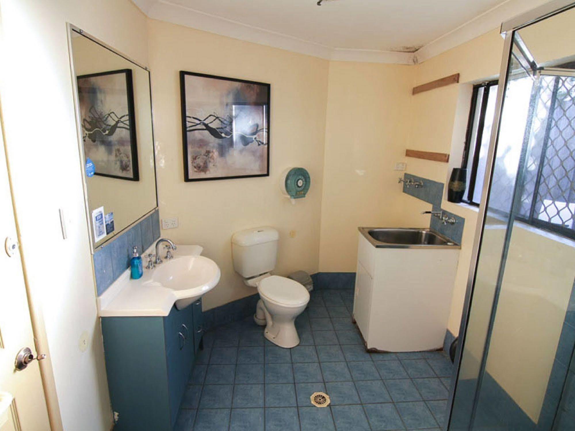 Sleeping Inn Backpackers Resort โกลด์โคสต์ ภายนอก รูปภาพ