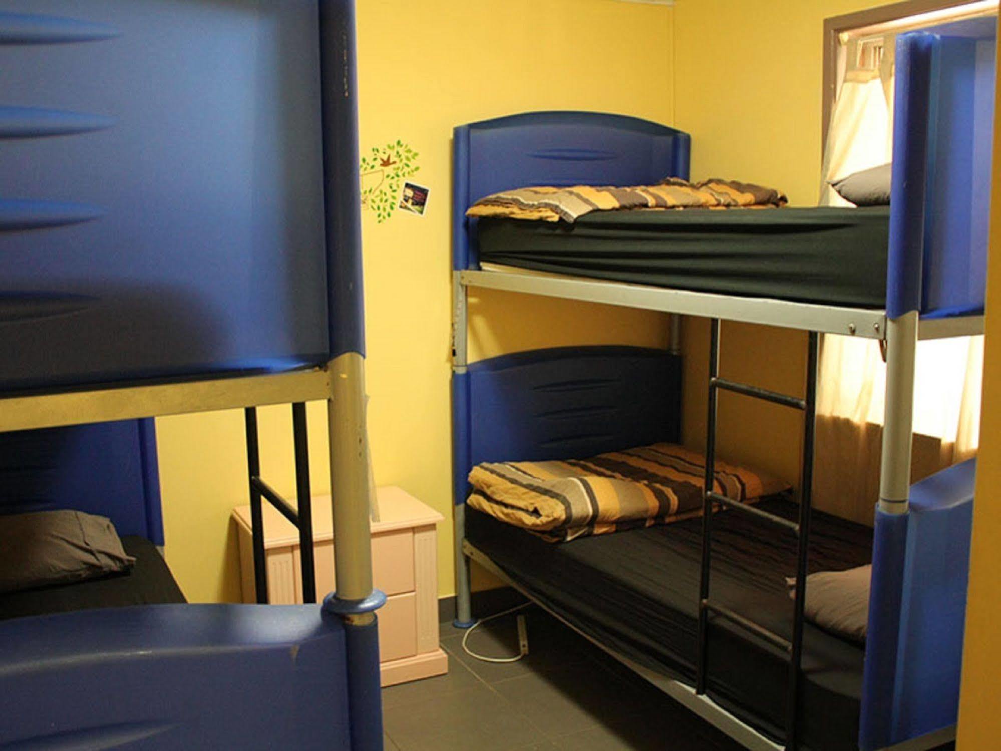 Sleeping Inn Backpackers Resort โกลด์โคสต์ ภายนอก รูปภาพ