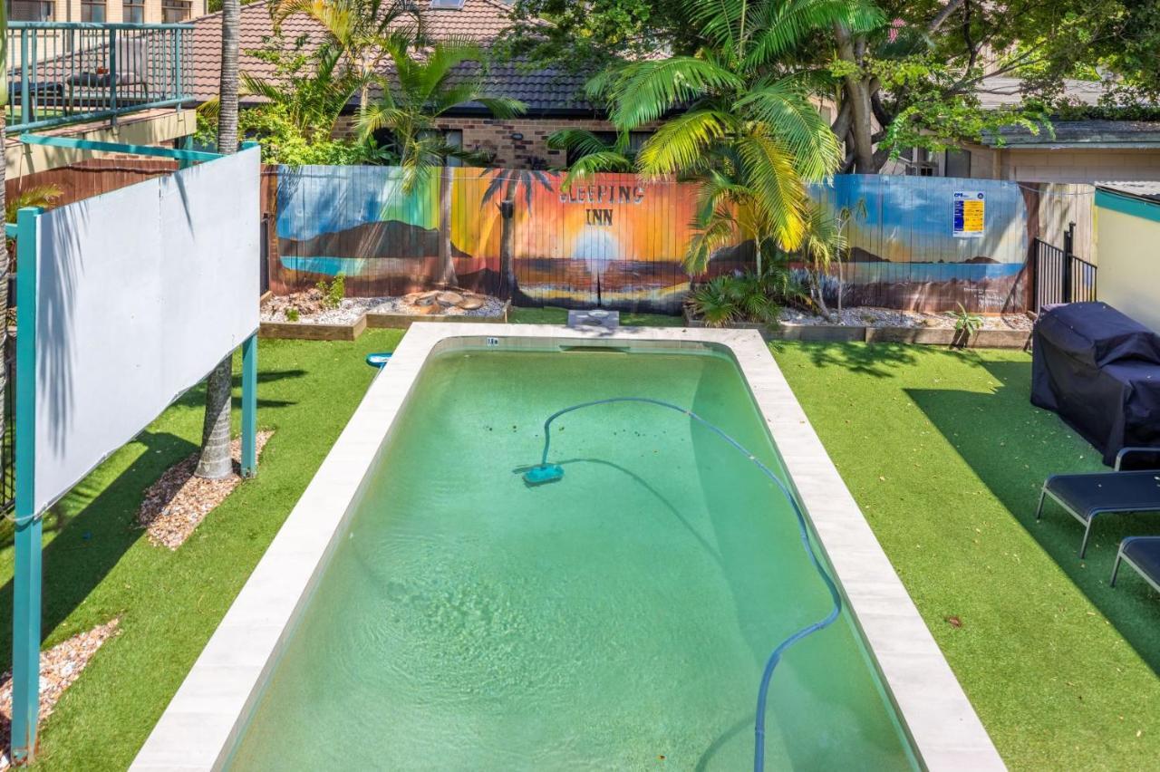 Sleeping Inn Backpackers Resort โกลด์โคสต์ ภายนอก รูปภาพ