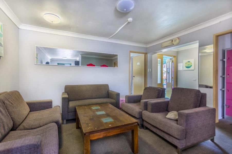 Sleeping Inn Backpackers Resort โกลด์โคสต์ ภายนอก รูปภาพ